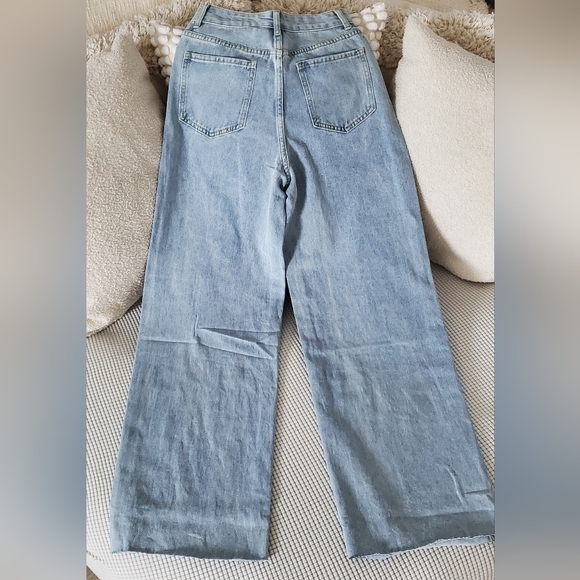 NWOT High Waisted Wide Leg Jeans | Light Wash | 26 - Picture 5 of 7